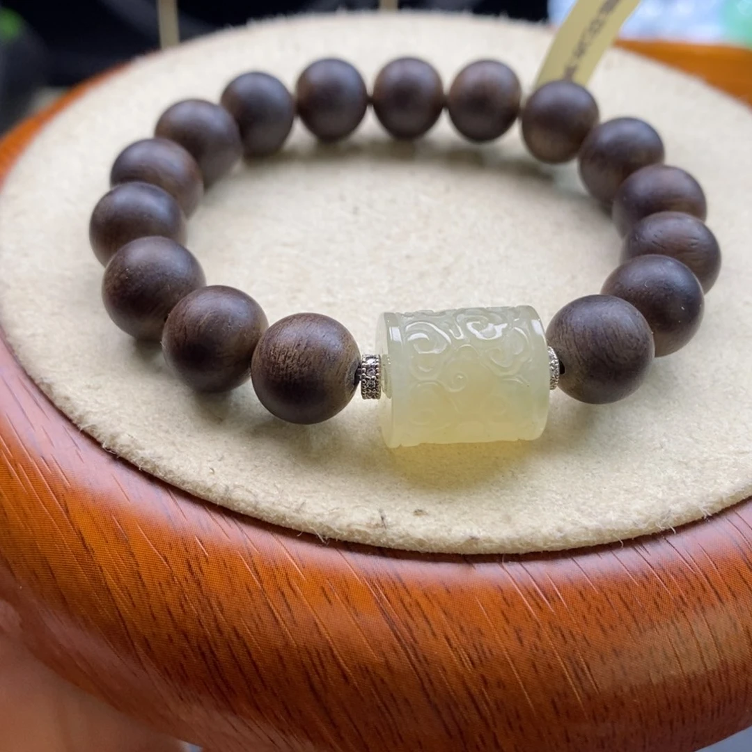沉香木手串翡翠搭配沉香木手串