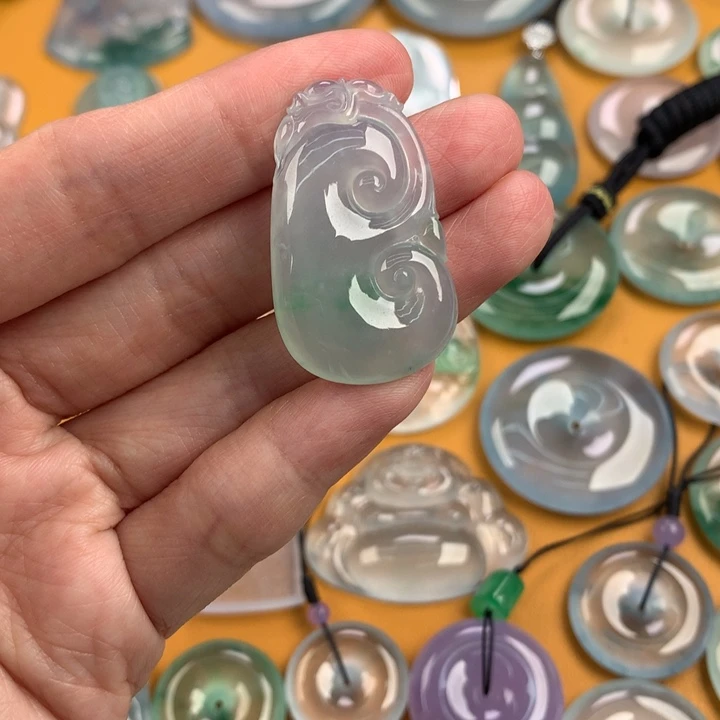 颈饰未镶嵌翡翠….