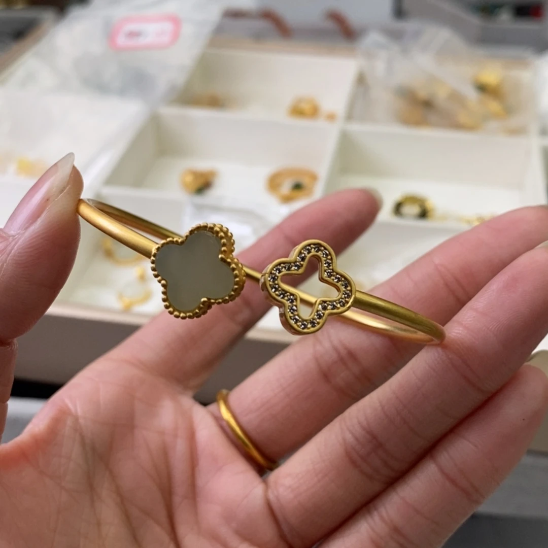 【闪购商品】和田玉手链未镶嵌四叶草手镯