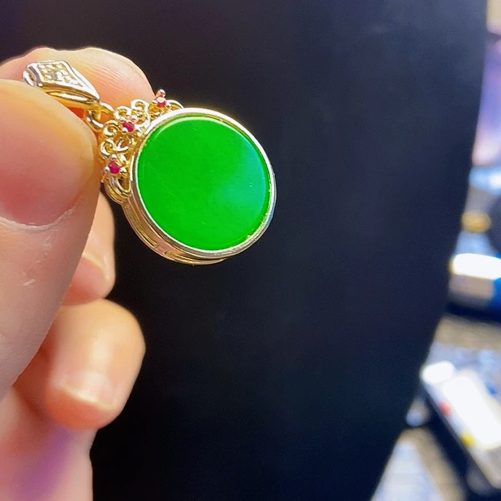 翡翠14K金镶嵌颈饰