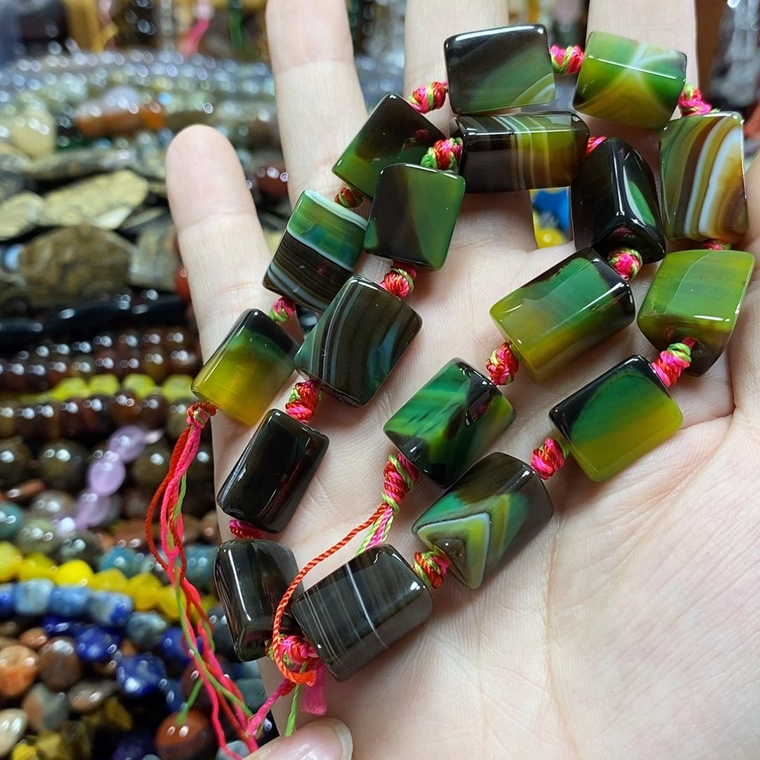 宣***咖玛瑙/玉髓未镶嵌珠宝半成品孔雀玛瑙三角柱一条卡13*18mm