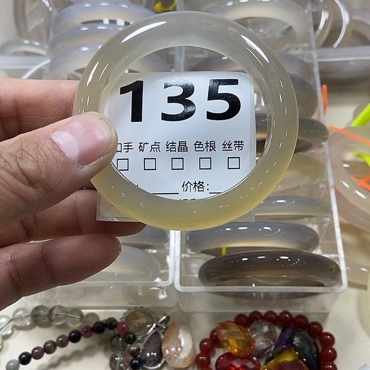 y***g玛瑙/玉髓未镶嵌手镯
