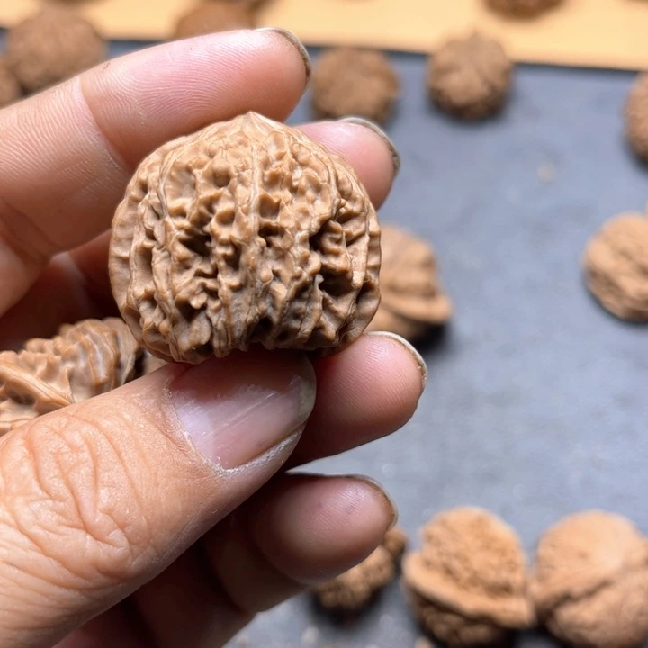 文玩核桃手串迈**前方块