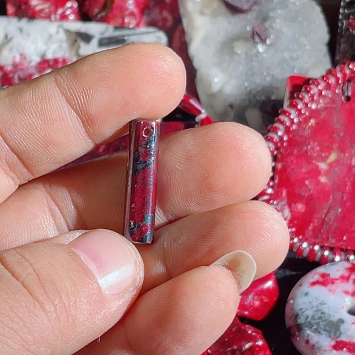 天然辰砂原石首饰