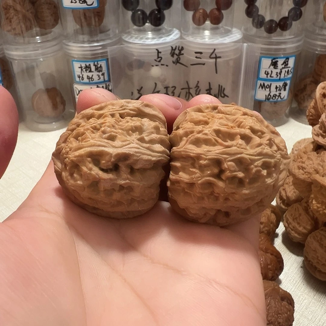 8号文玩核桃40尺白狮子