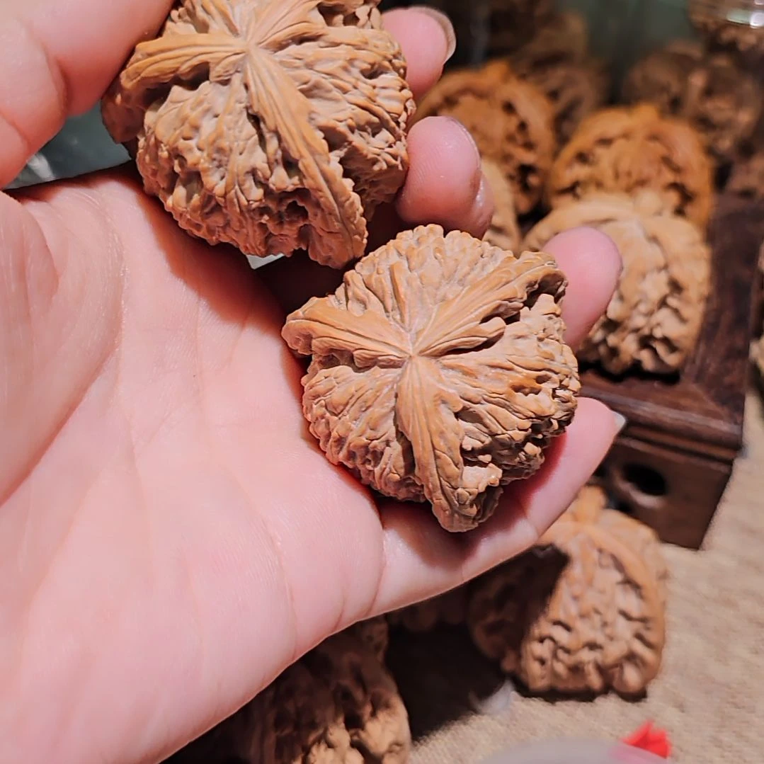 从***飞文玩核桃吊坠44精修工艺三楞