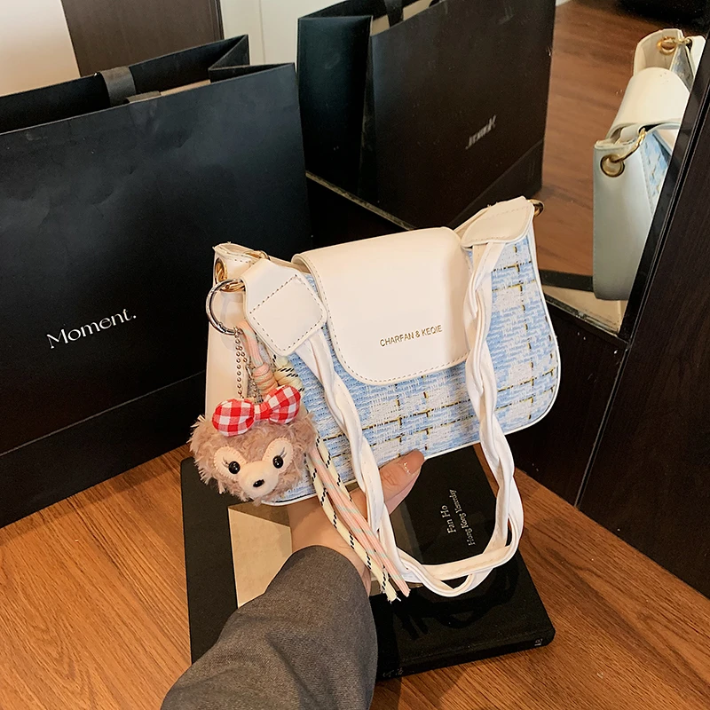 网红爆款小包包女2025新款韩版百搭洋气斜挎包小众格子法式腋下包