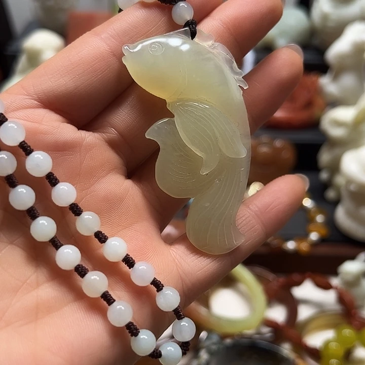 蛇纹石玉吊坠合金