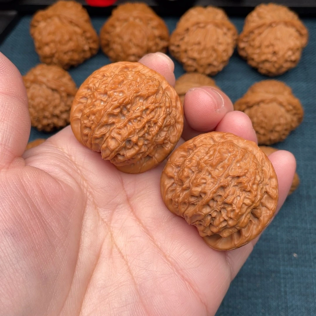 文玩核桃把件全品原桩血麒麟40