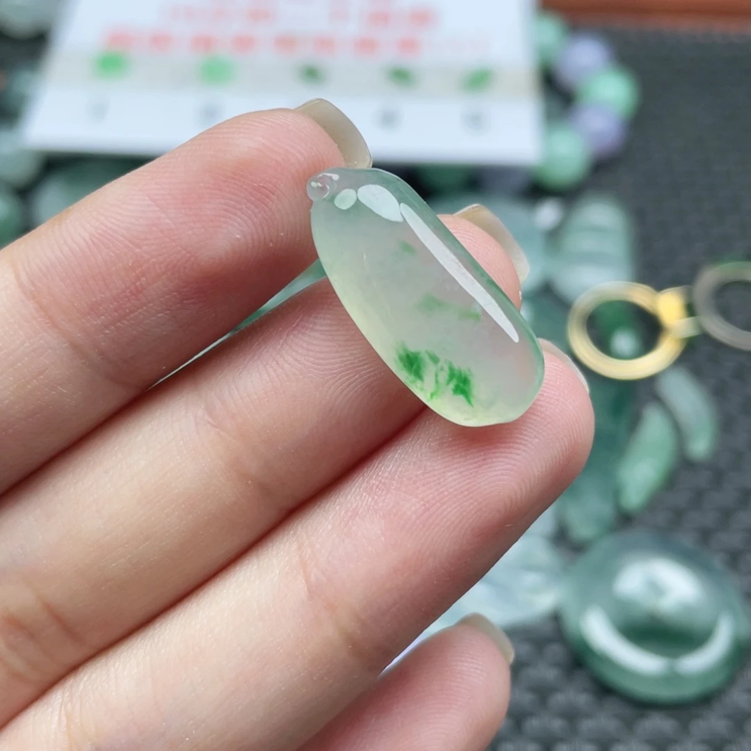 未镶嵌挂件翡翠  翡翠