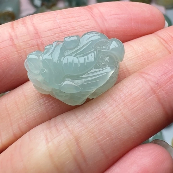 翡翠未镶嵌颈饰吊坠