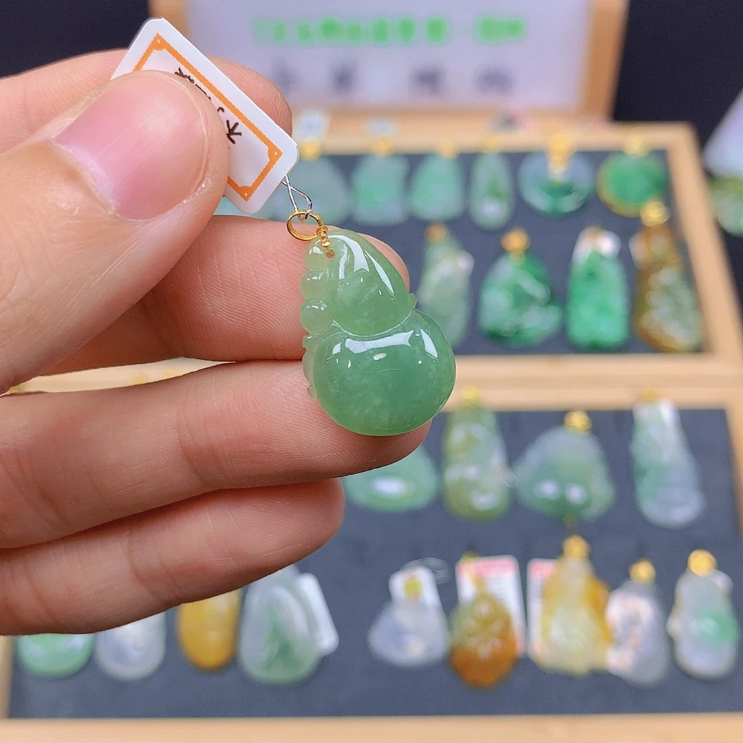 翡翠18K金镶嵌颈饰翡翠