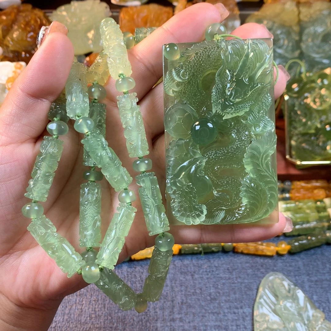 蛇纹石玉未镶嵌颈饰