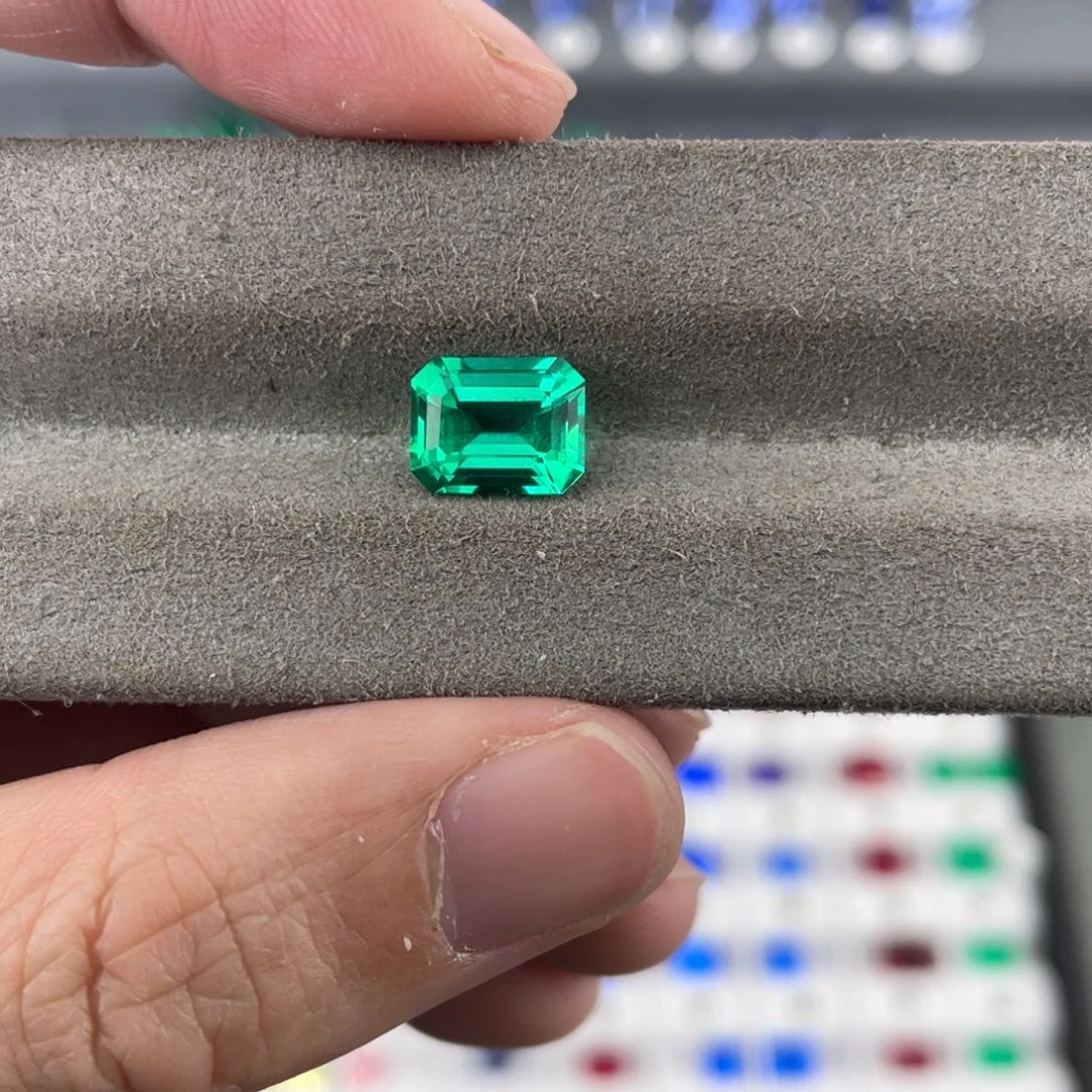 合成（培育） 祖母绿裸石未镶嵌b****i2.2克拉