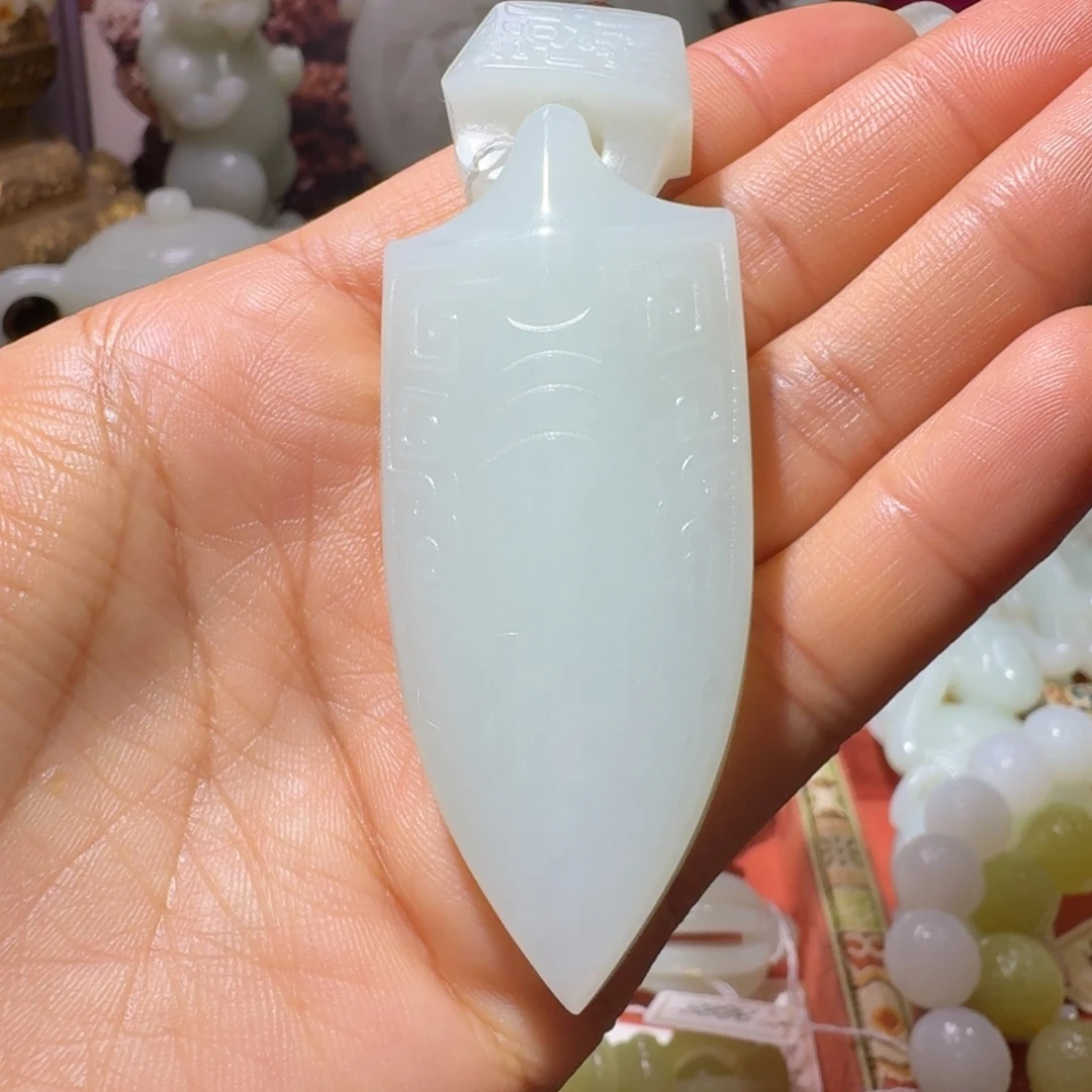 和田玉未镶嵌把件