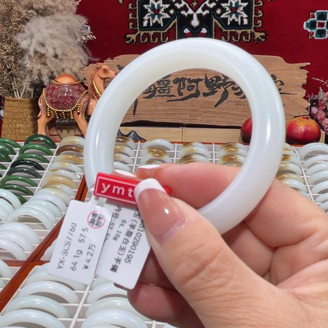 未镶嵌手镯和田玉天然优雅气质且末老料