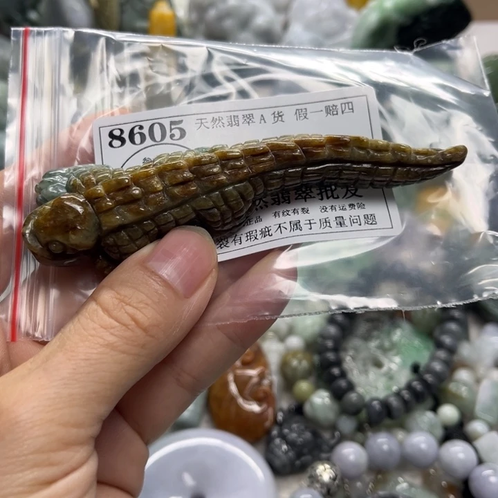 翡翠未镶嵌颈饰8605