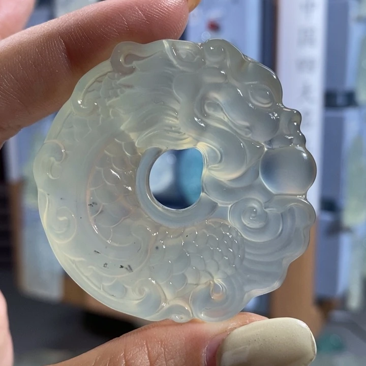 岫玉未镶嵌颈饰吊坠