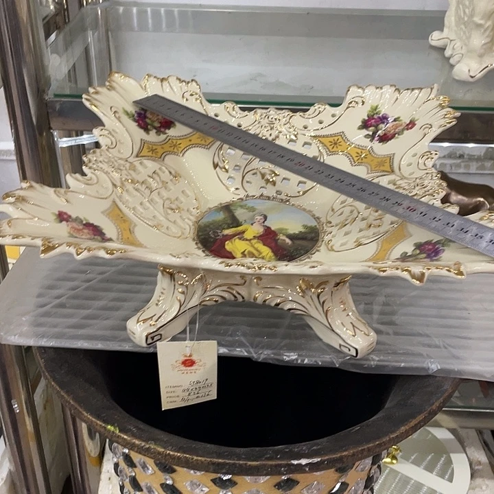 瓷片瑕摆 。。。。。。。。。。。。。'