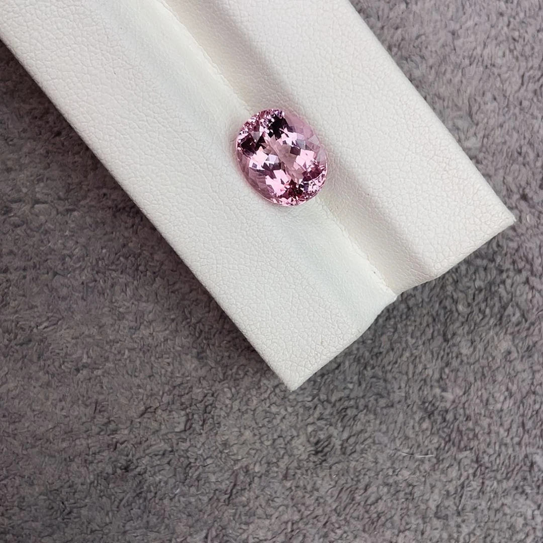 未镶嵌裸石绿柱石（摩根石）超级3.91Ct