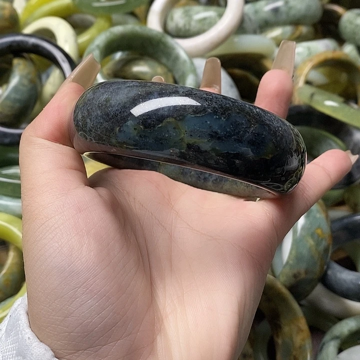 蛇纹石玉未镶嵌手镯