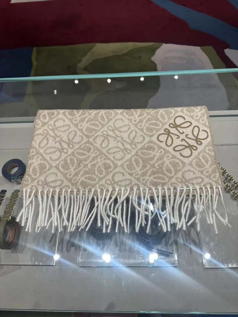 全新未使用 LOEWE/罗意威  罗意威 新款羊毛和羊绒 围巾