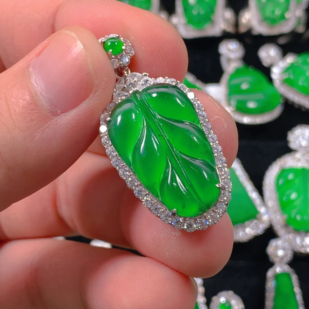 翡翠颈饰银S925镶嵌叶子