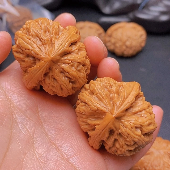 文玩核桃吊坠红锦鲤40chi