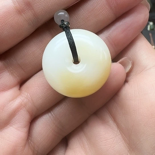 和田玉（糖玉）颈饰未镶嵌