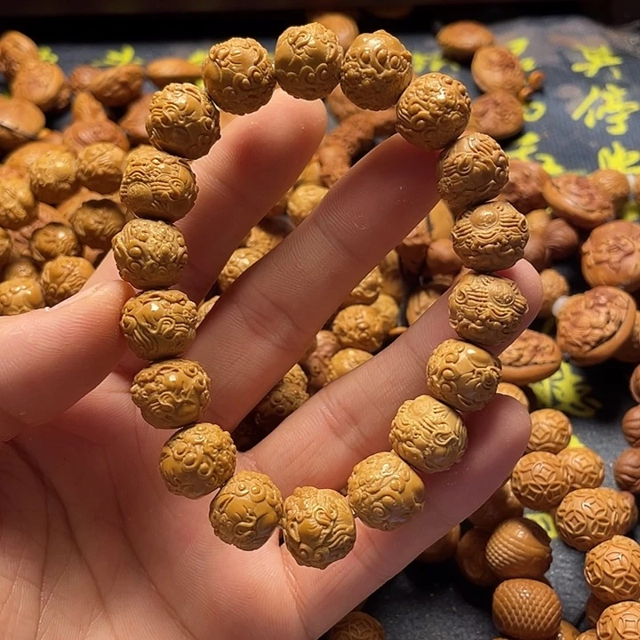 猴头核桃雕刻瑕疵皮裘