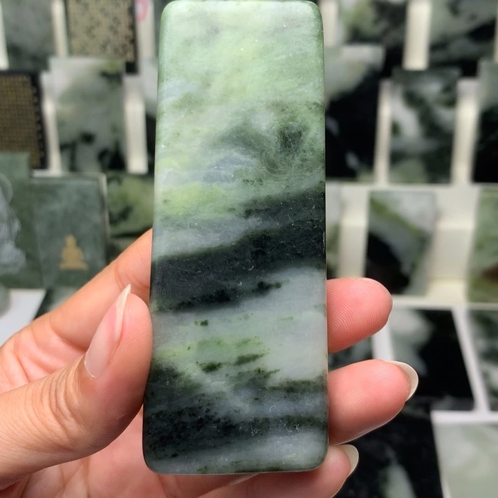 独山玉颈饰未镶嵌