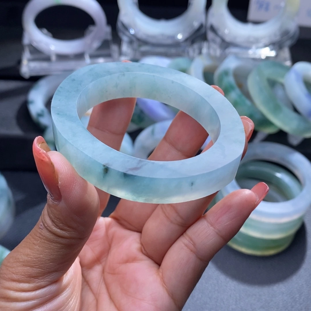 定制翡翠未镶嵌翡翠手镯