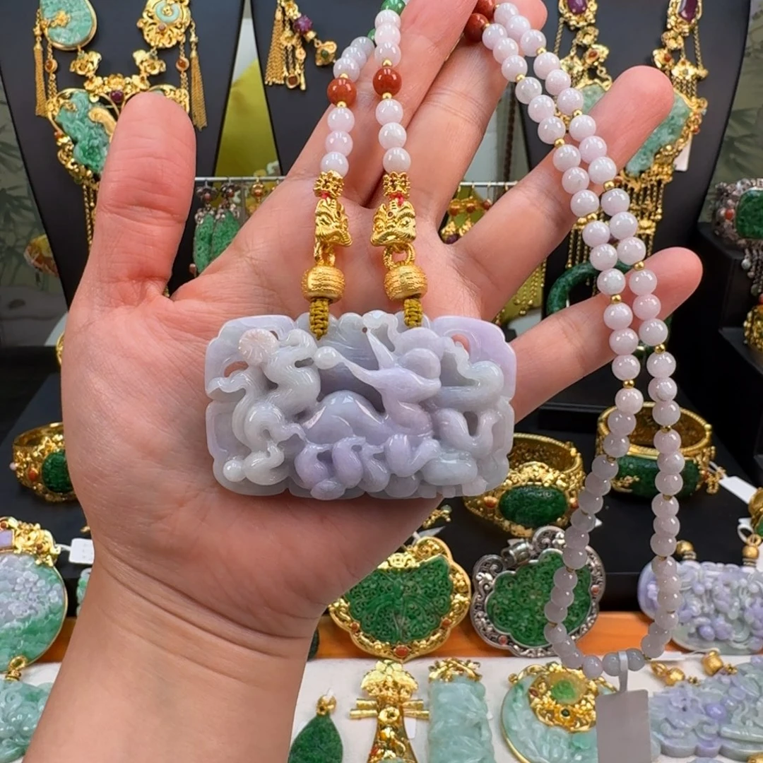 翡翠未镶嵌颈饰九尾吊坠 炸价