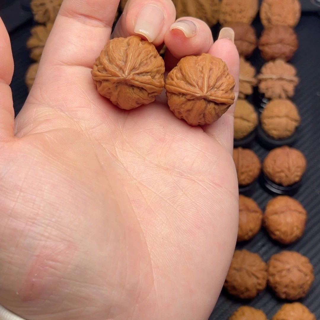 嗯***哦文玩核桃把件小三棱