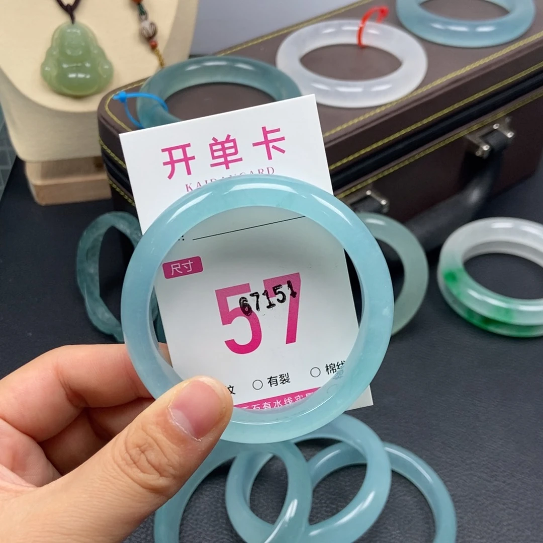 未镶嵌手镯石英质玉?**?