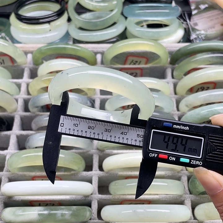 蛇纹石玉未镶嵌手镯166