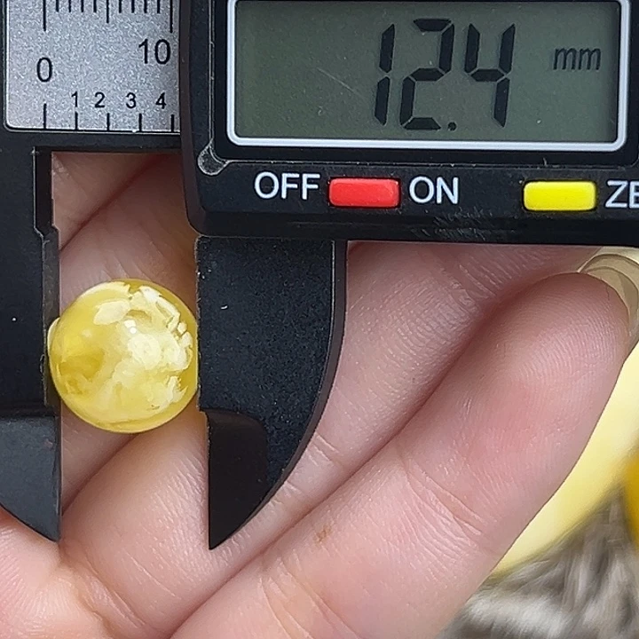 蜜蜡未镶嵌裸石微瑕441