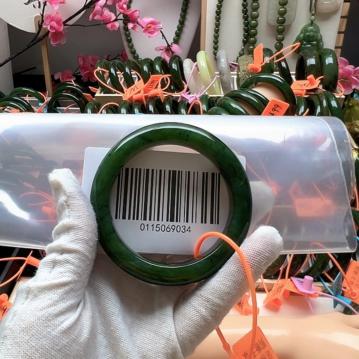 栗***子和田玉未镶嵌手镯