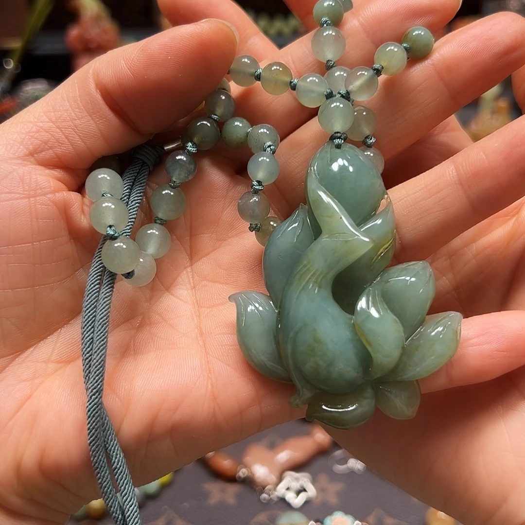 对***费岫玉未镶嵌吊坠，吊坠挂件
