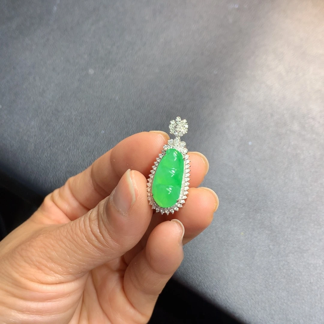 翡翠吊坠(不含链)18K金镶嵌