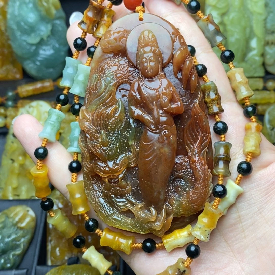 永***:蛇纹石玉未镶嵌颈饰