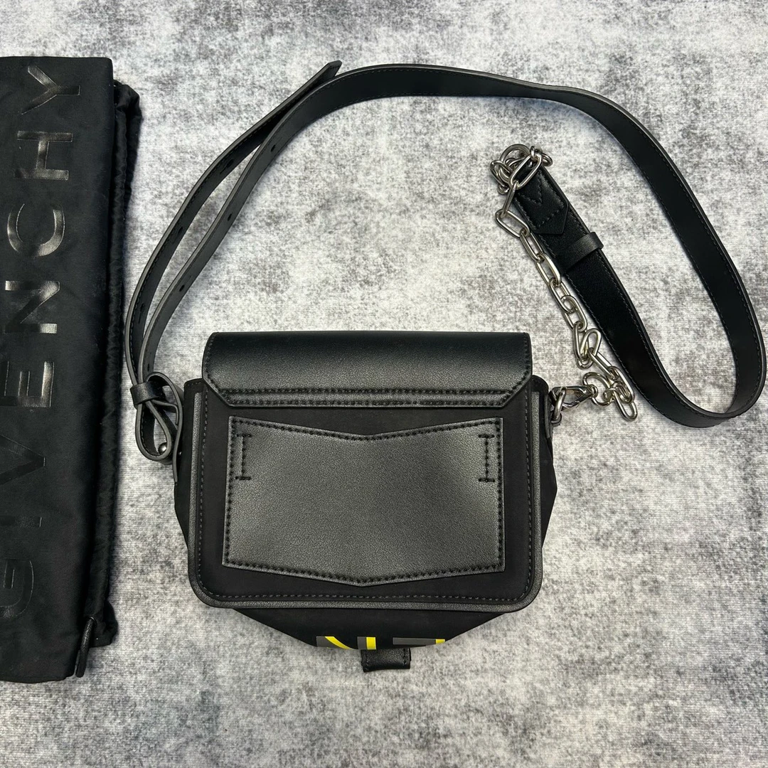 99新 Givenchy/纪梵希 配件在 翻盖黑绿色豆腐包