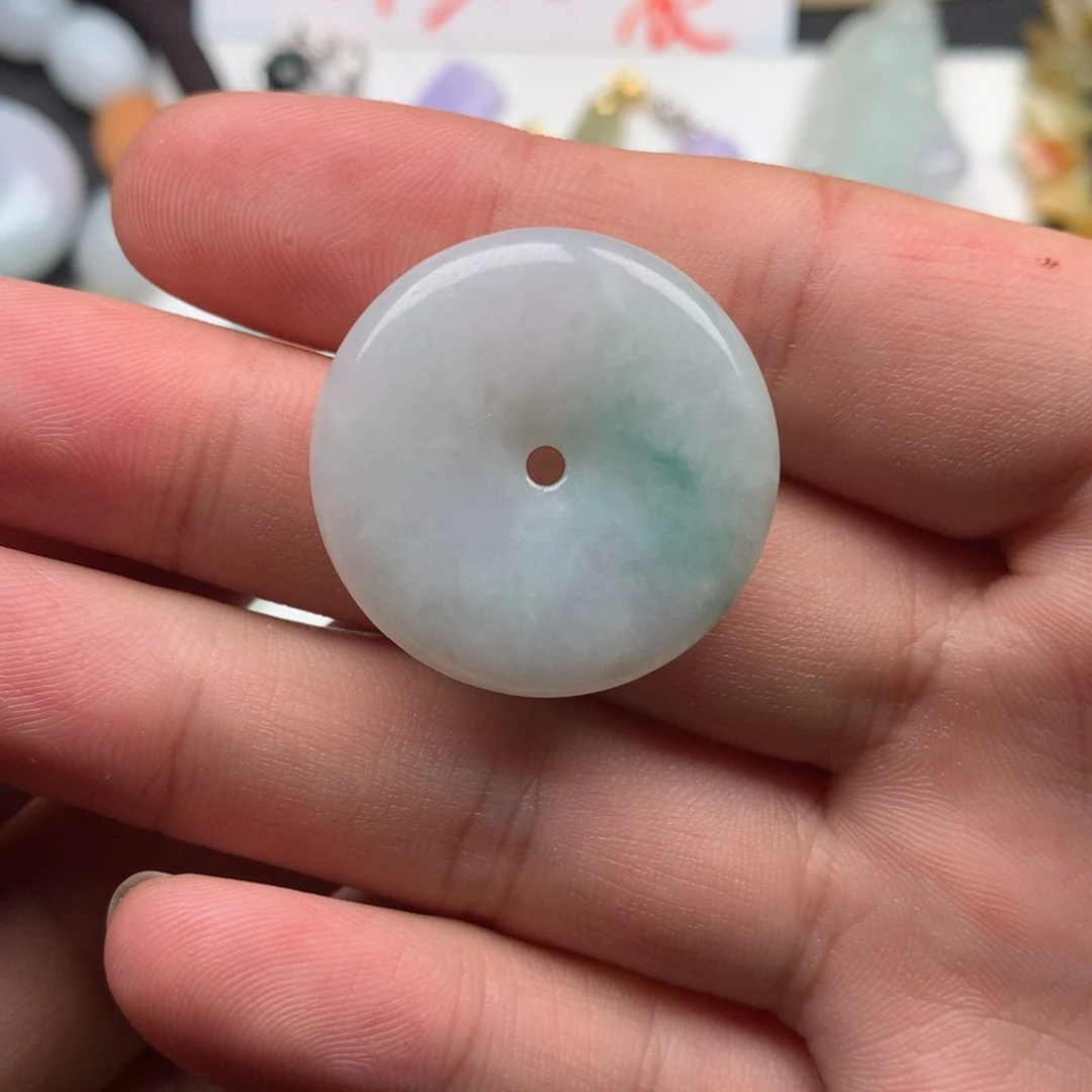 翡翠颈饰未镶嵌减****名