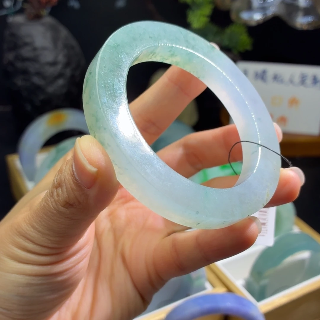 定制翡翠未镶嵌翡翠手镯