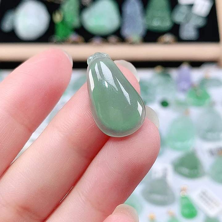 翡翠未镶嵌颈饰吊坠