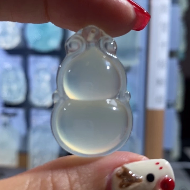 岫玉未镶嵌颈饰吊坠