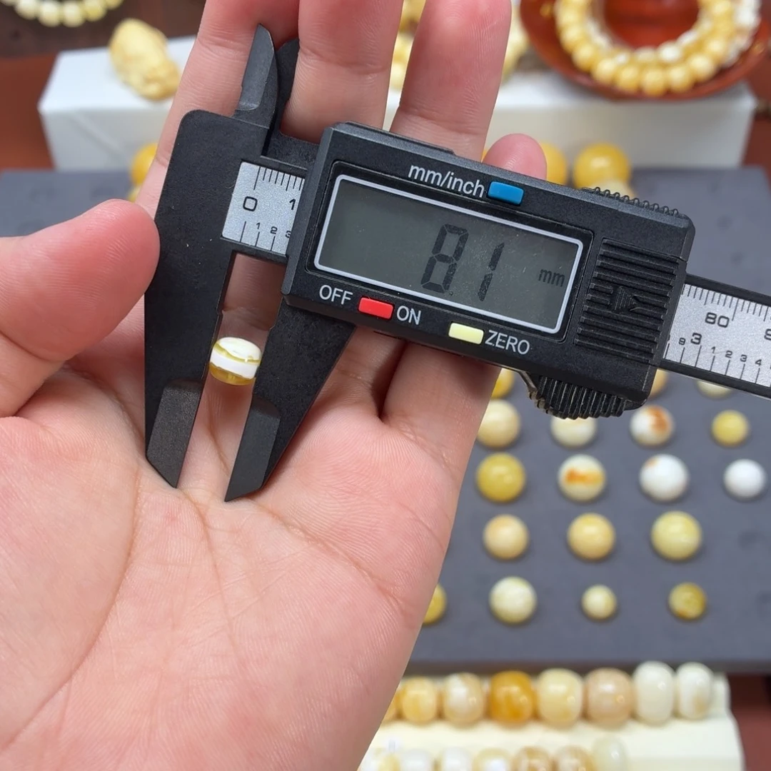 琥珀未镶嵌裸石8.1mm