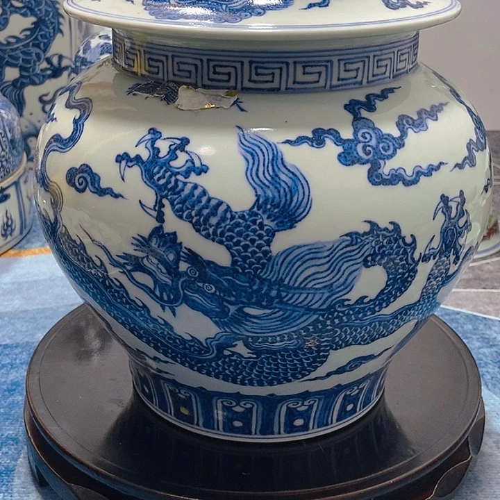 摆件青花龙纹大罐