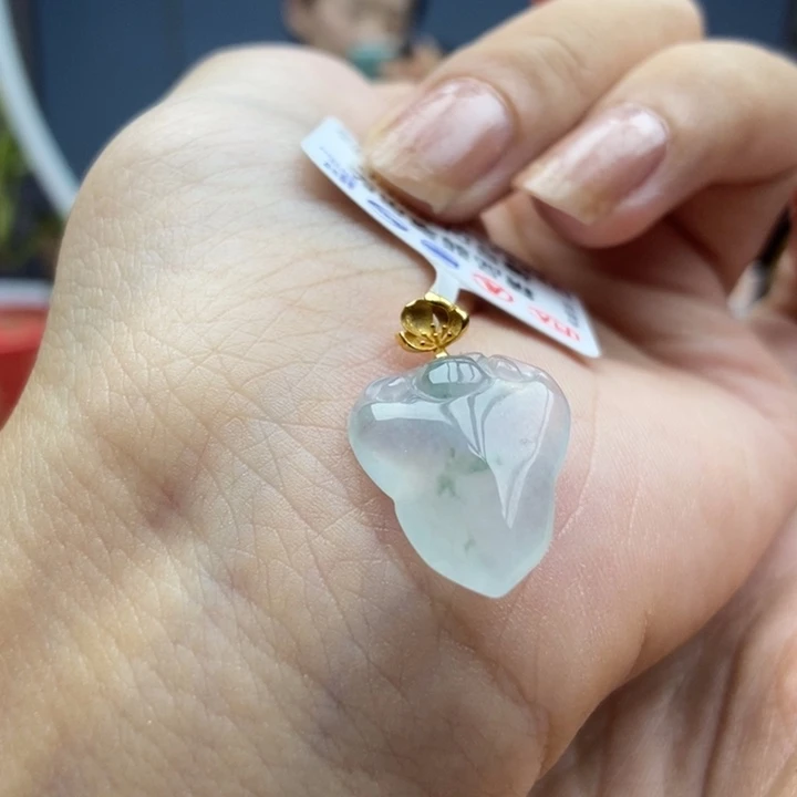 翡翠18K金镶嵌颈饰吊坠9