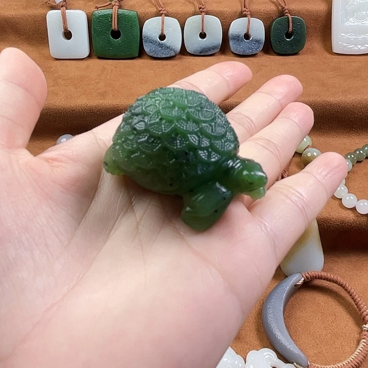 颈饰未镶嵌和田玉（碧玉）